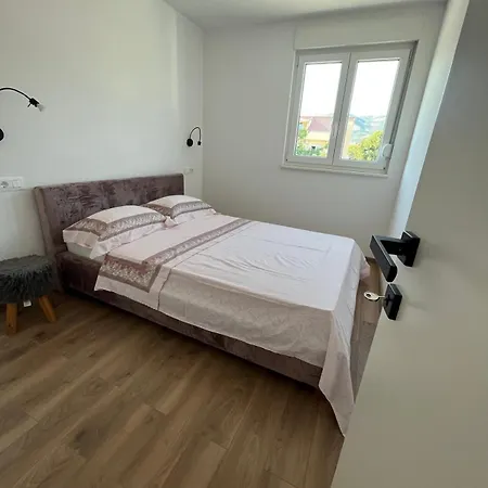 Apartment With A Parking Space Kastel Stafilic, - 22533 Kastela