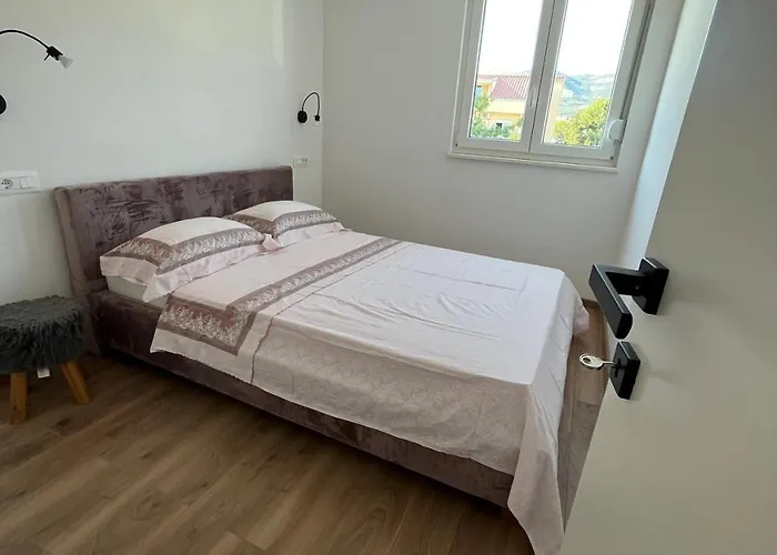 Appartement With Parking Space Kastel Stafilic, - 22533 Kaštela